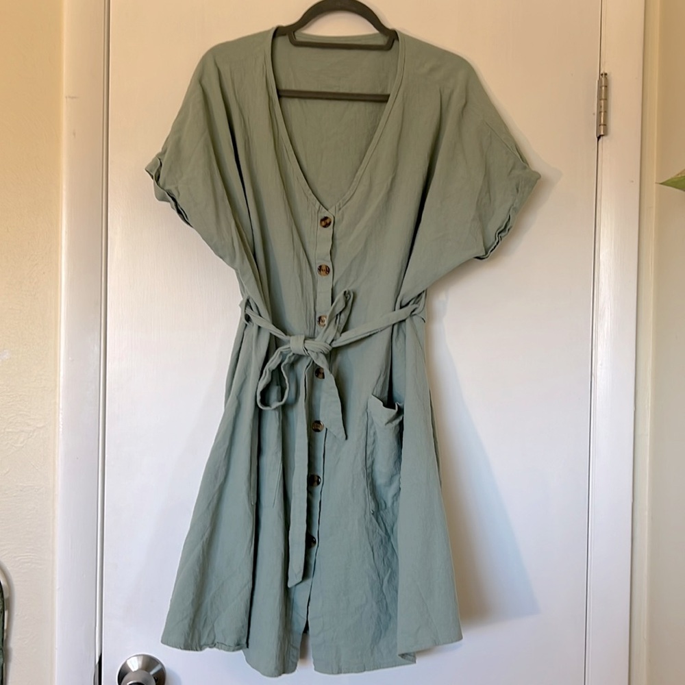 She in super cute short sleeve summer dress size 4 XL fits more like a 2XL